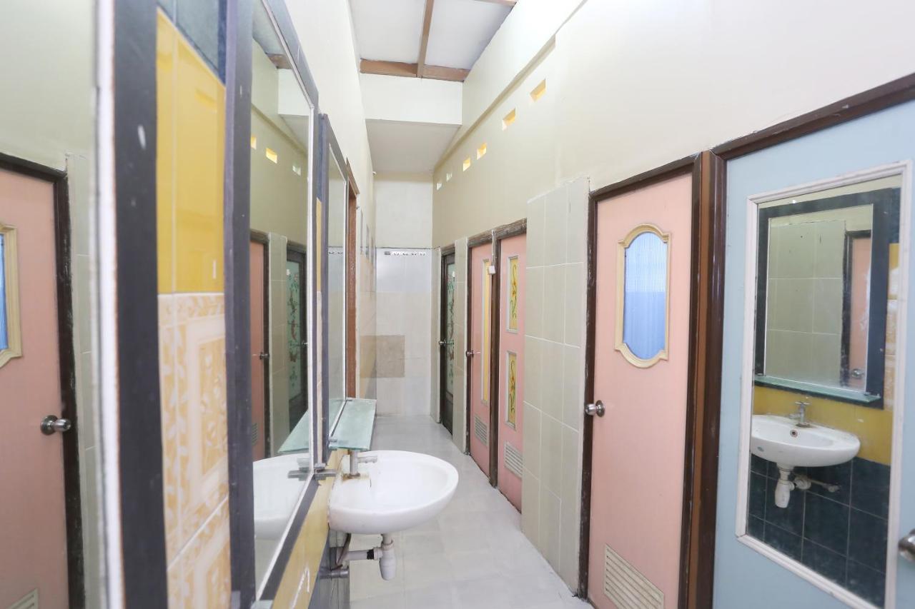 Spot On 2358 Aster Homestay Melati Екстериор снимка